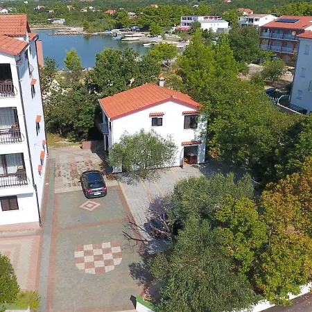 Pansion Croatia לינה וארוחת בוקר