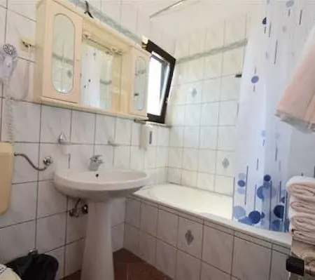 Pansion Croatia Couette-café Starigrad Paklenica