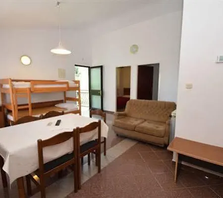 Pansion Croatia לינה וארוחת בוקר 3*
