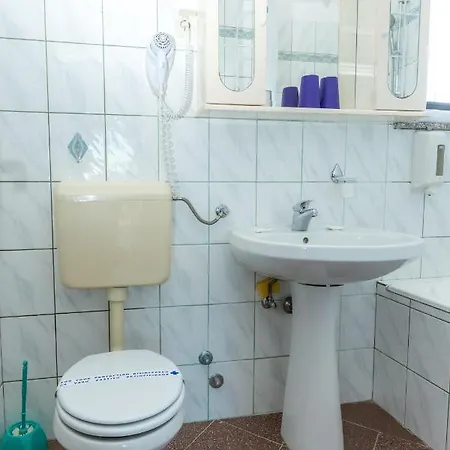 Pansion Croatia Oda ve Kahvaltı Starigrad Paklenica